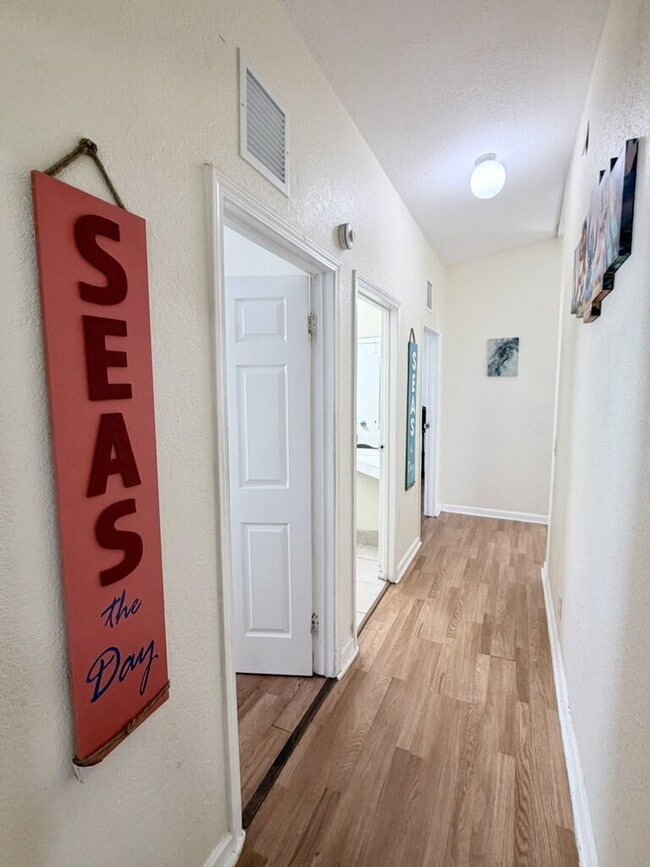 Foto del edificio - Available room for rent in a shared living environment.