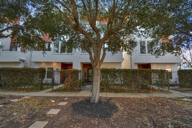 Building Photo - 2758 Clay St