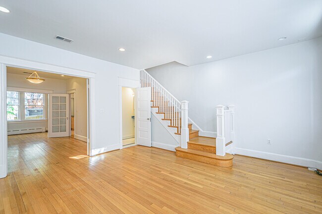 Building Photo - 2771 Woodley Plz NW