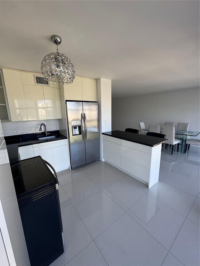 Foto del edificio - 400 Leslie Dr