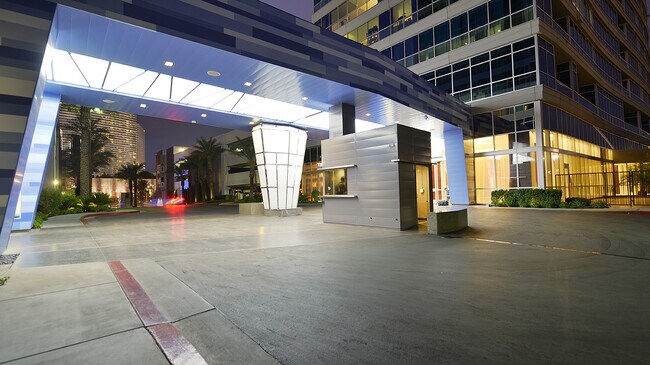 Foto del edificio - Panorama Towers T2, 104- Pool Views from t...