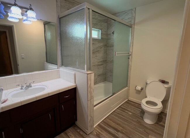 Foto del edificio - 1017 Rose Ave