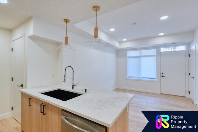 Building Photo - 562 Seton Cir SE