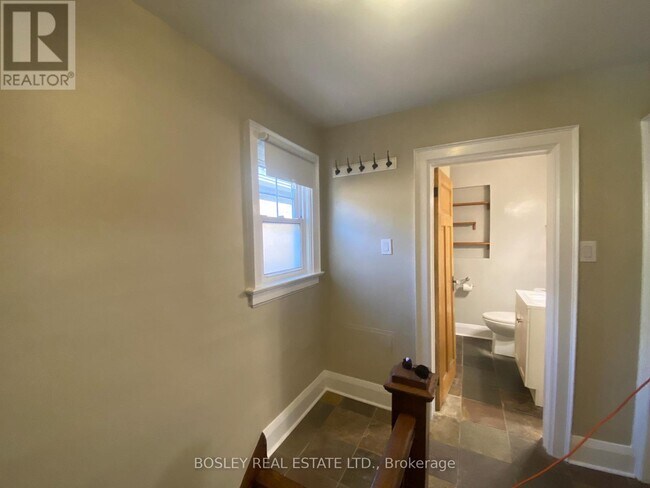 Photo du bâtiment - 33 Lorindale Ave