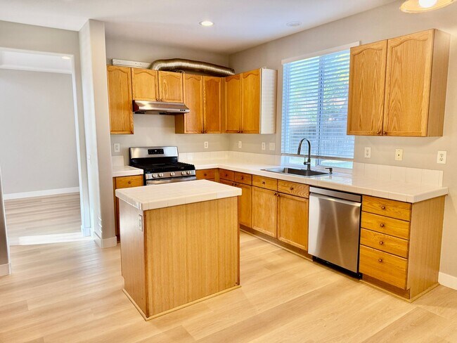 Foto del edificio - Nice 2 Story Family Home