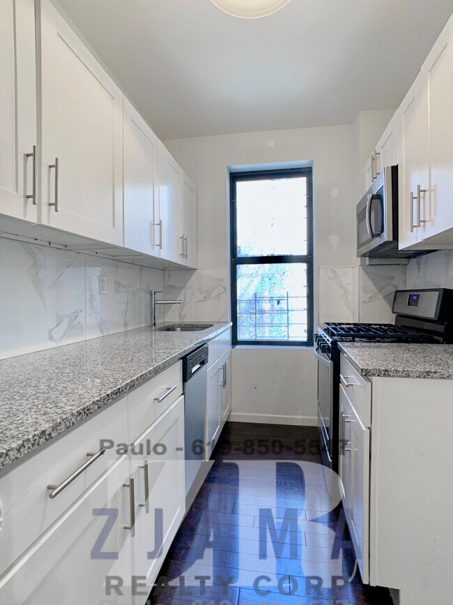 Building Photo - 392 St Johns Pl