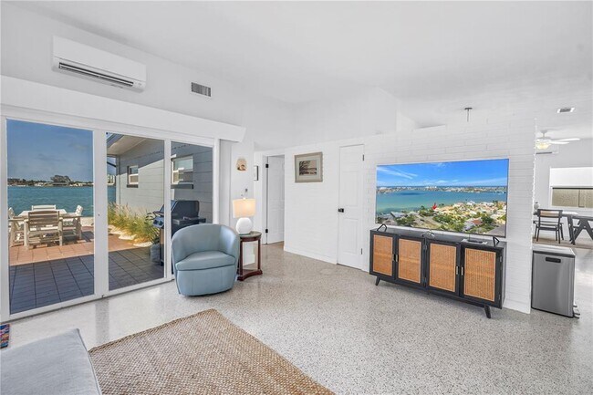 Foto del edificio - 7100 Shore Dr S