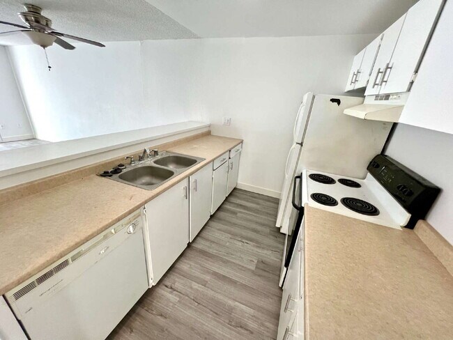 Foto del edificio - Scenic Lakeside Apartment for Rent - Federal Way