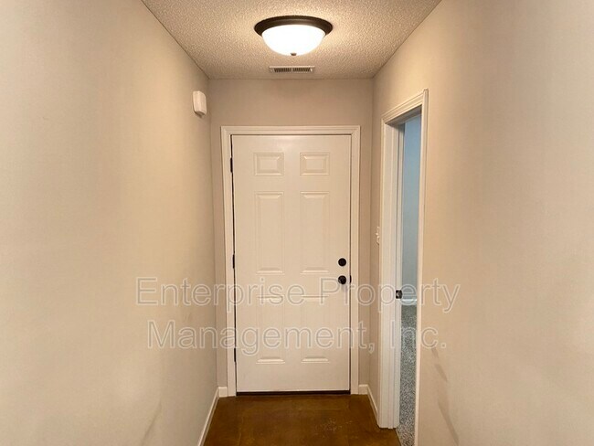 Foto del edificio - 9404 Eckley Pl