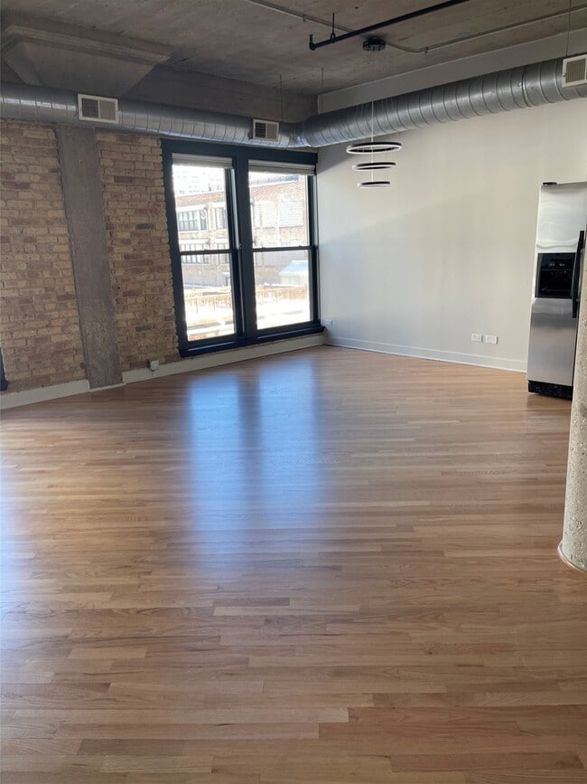 Foto del edificio - 411 W Ontario St