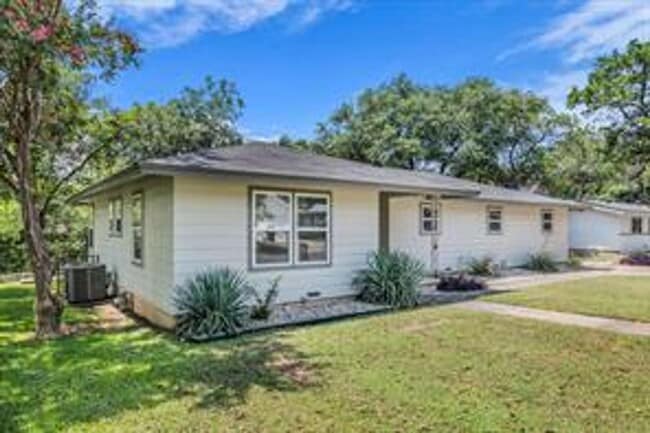 Foto del edificio - 4600 Cedar Mountain Dr