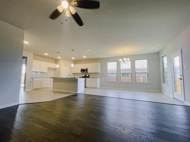 Foto del edificio - 2928 Desert Lily Ln