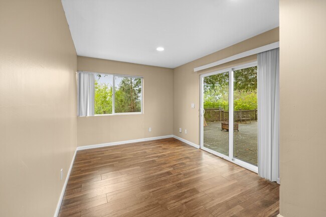 Foto del edificio - 5423 Mary Ln Dr