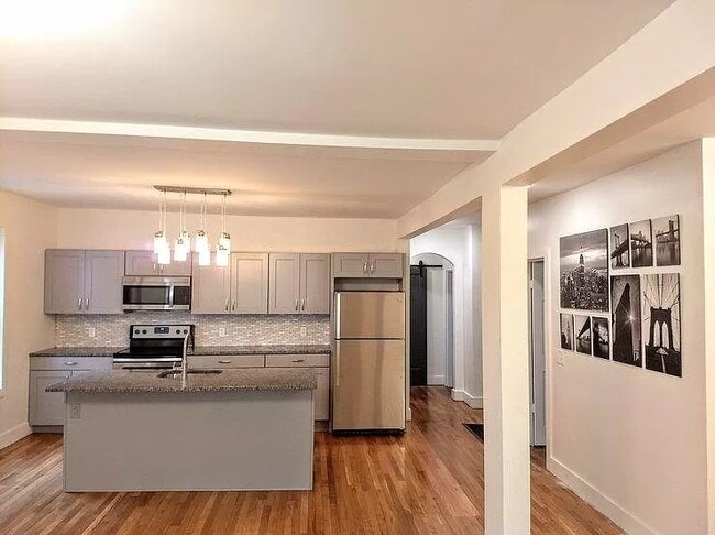 Building Photo - 41 St John Ave