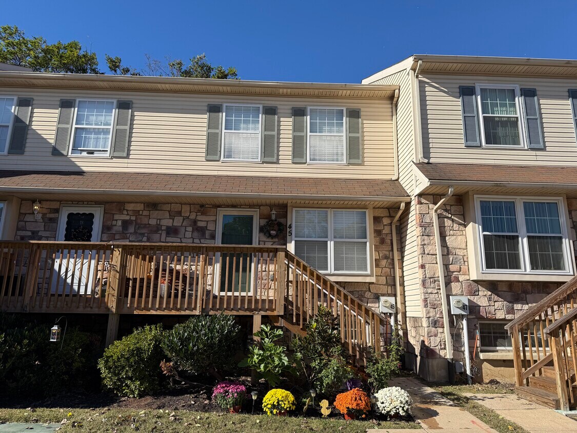 Foto principal - 7925 Ridge Ave