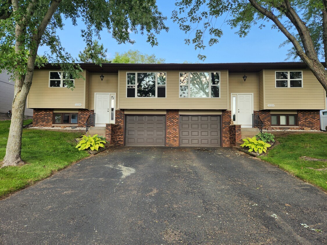1119 Sunset Ln, Altoona, WI 54720 Townhome Rentals in Altoona WI