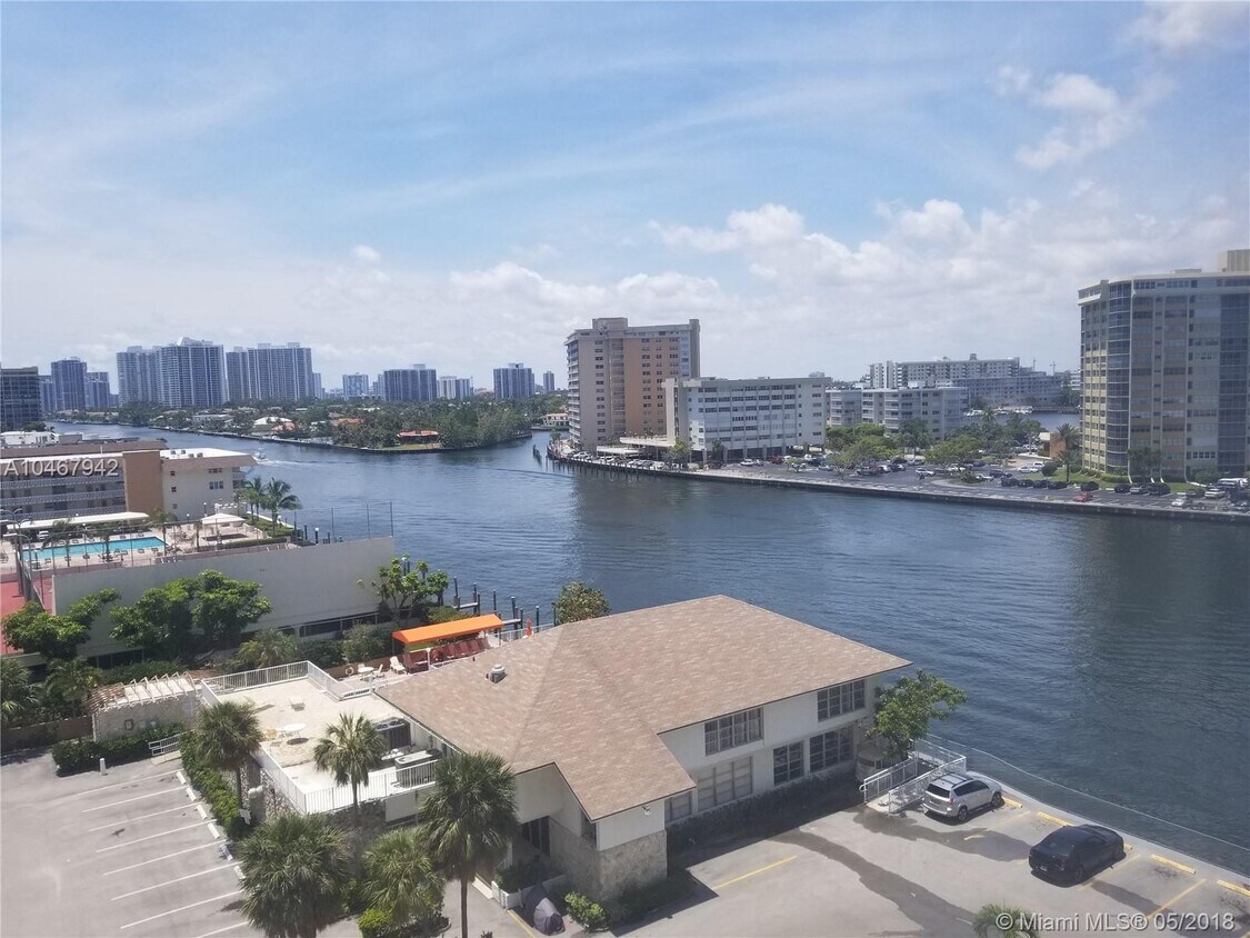 Primary Photo - 1833 S Ocean Dr