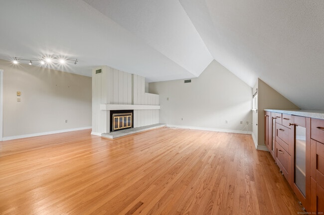 Building Photo - 83 Mallard Dr