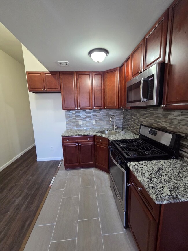 Kitchen - 167 Danforth Ave