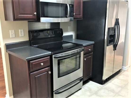 Building Photo - 210 Pine Forest Ln