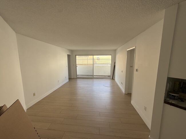 Building Photo - 1218 McClellan Dr