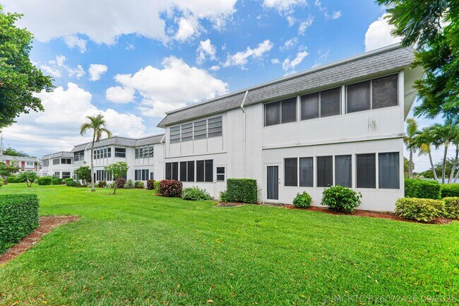 Foto del edificio - 3160 Lake Osborne Dr