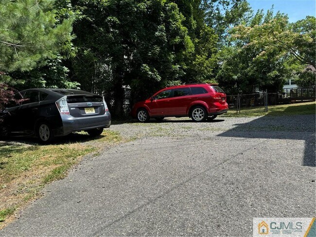 Foto del edificio - 423 Cedar Ave