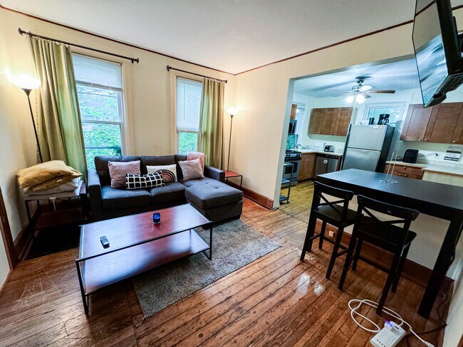 Building Photo - 128 Blair St