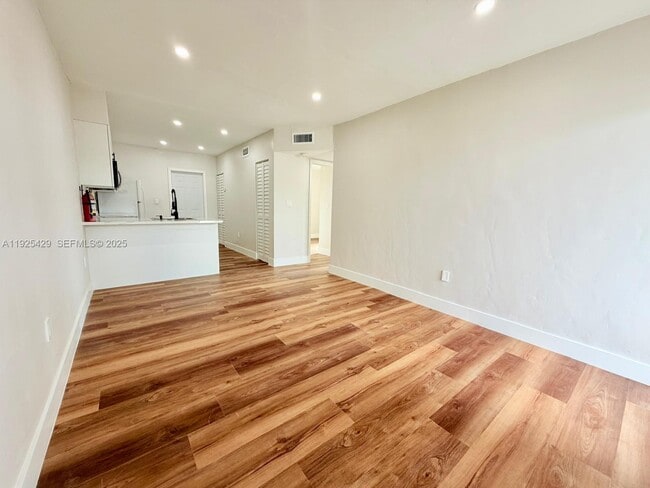 Foto del edificio - 4801 NW 33rd Ave