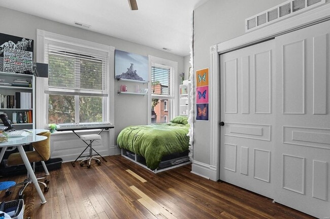 Building Photo - 3326 California Ave