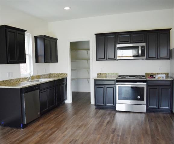 Building Photo - 816 Peach Tree Ln