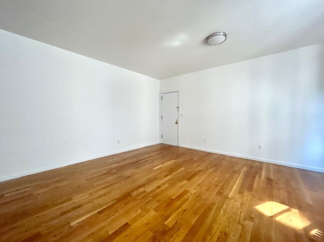 Building Photo - 605 W 137th St
