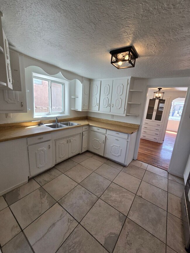 Foto del edificio - 2533 Aspen Ave NW