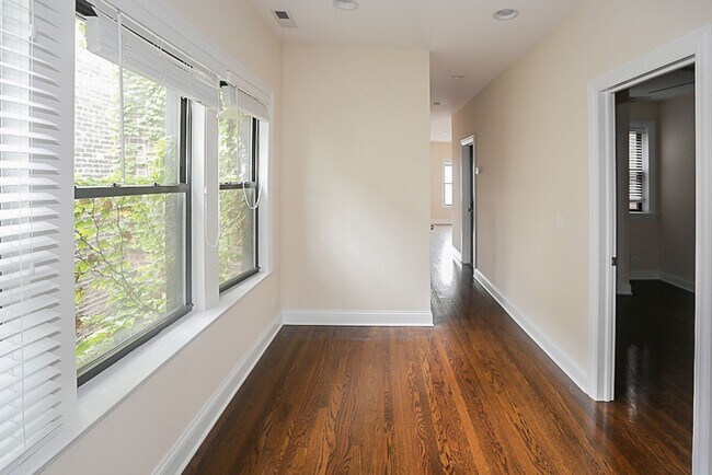 Foto del edificio - 3706 N Wilton Ave