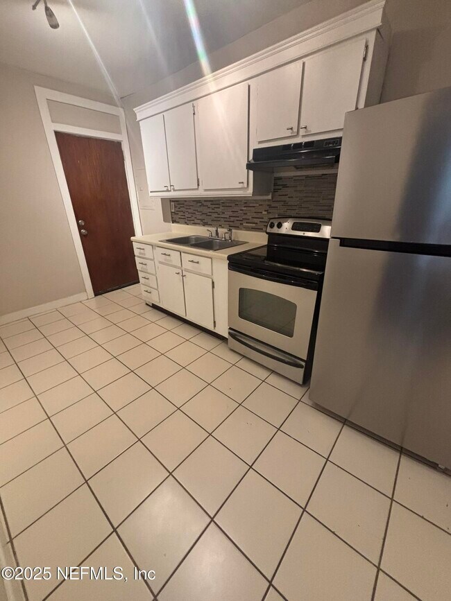 Foto del edificio - 2752 Herschel St
