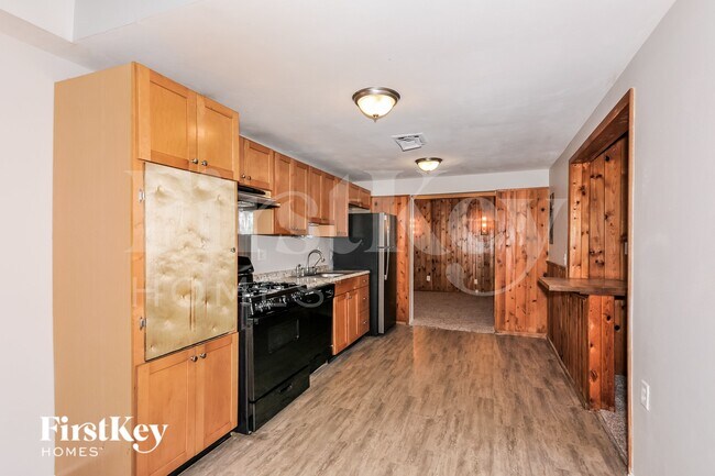 Foto del edificio - 2440 Cherry Ln