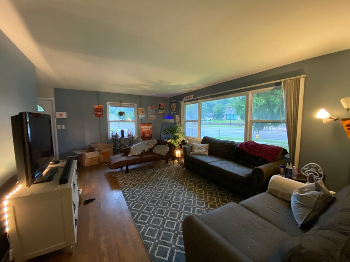 3009 W Michigan Ave, Kalamazoo, MI 49006 House Rental in Kalamazoo