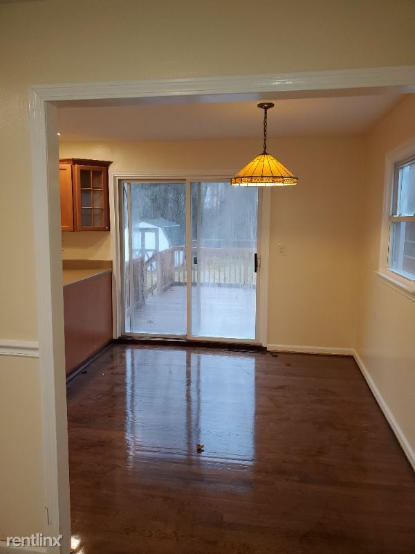 Building Photo - 4 br, 1.5 bath House - 26 Oak Ln,