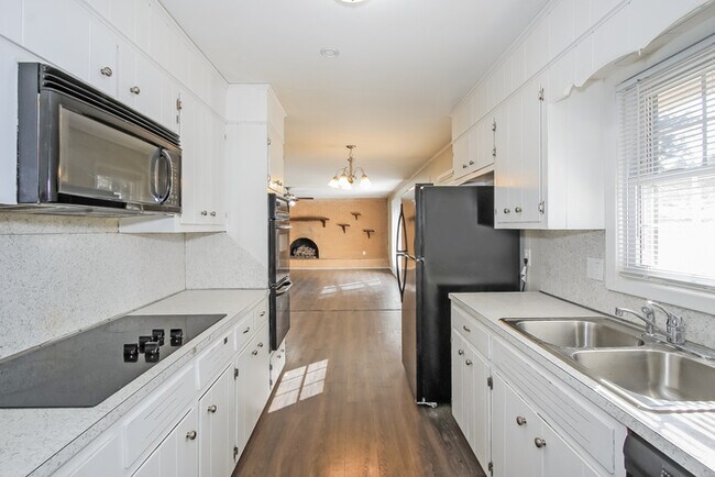 Foto del edificio - Split Level 4 Bedroom Home in Augusta, GA