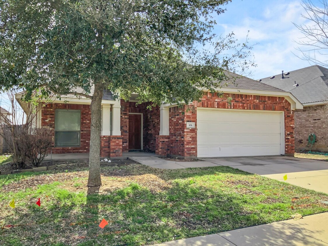 Foto principal - Spacious 3-Bedroom, 2-Bath Home with Flex ...