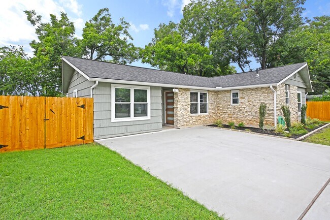 Building Photo - 442 Rothe Loop