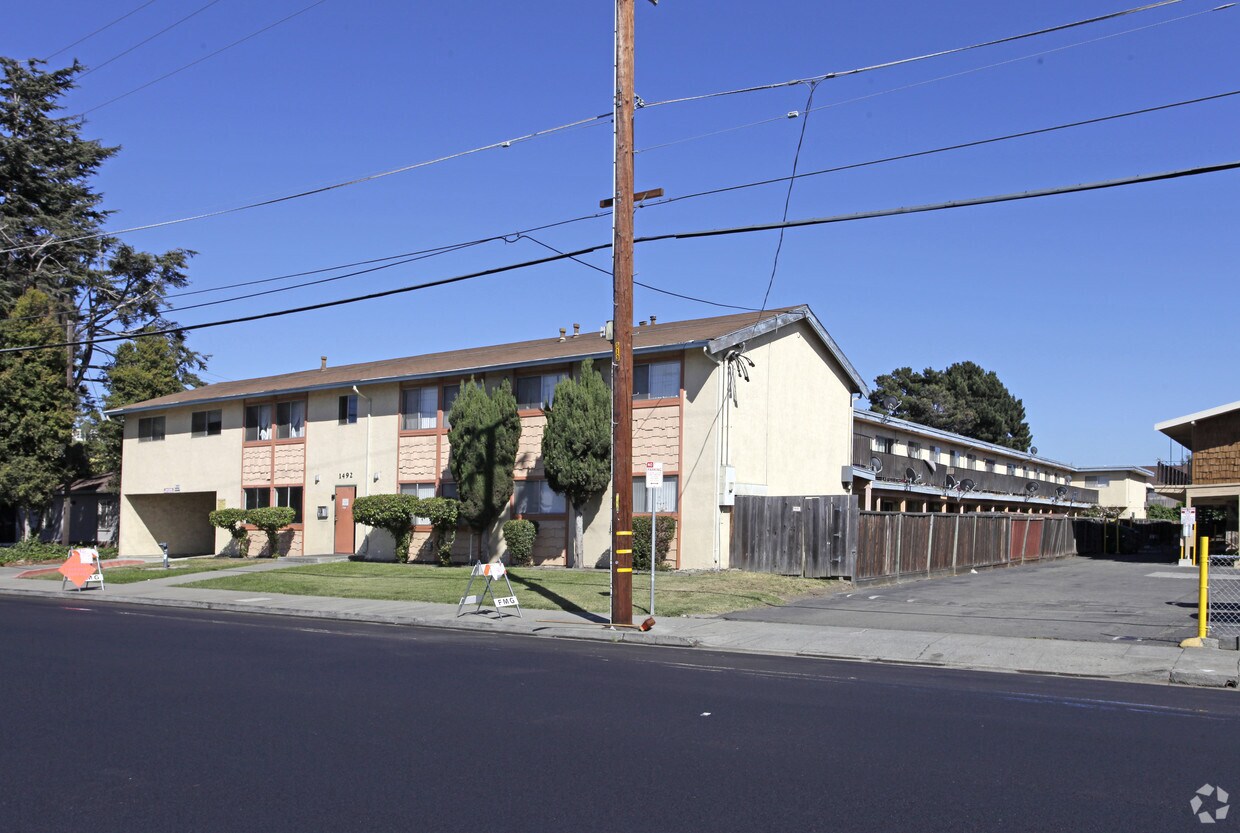 Primary Photo - Columbus Manor Apartments