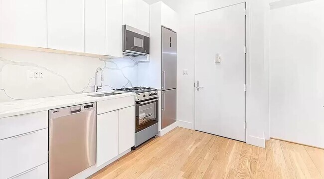 Foto del edificio - 309 W 50th ST
