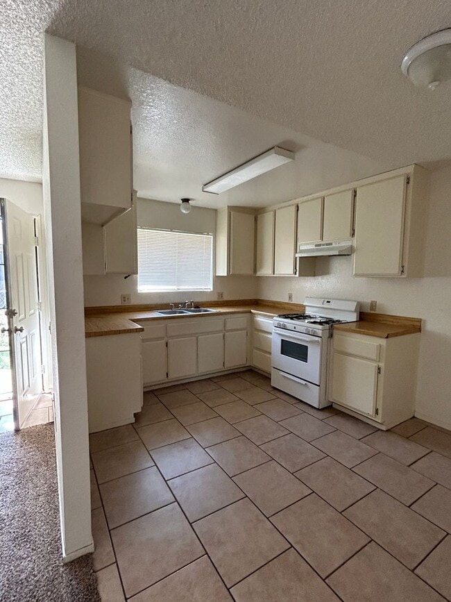 Building Photo - 21300 Golden Hills Blvd