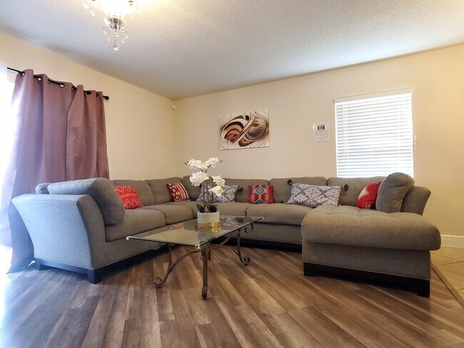 Building Photo - 3164 Pinto Dr