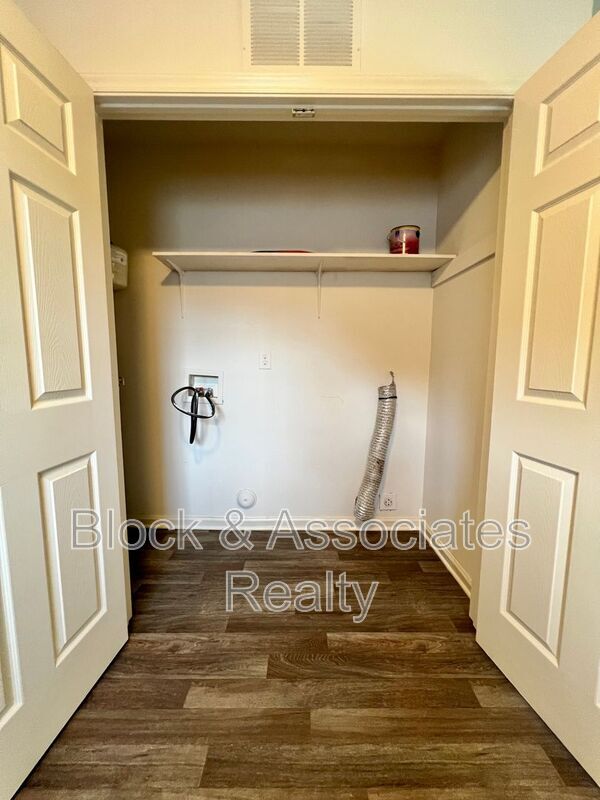 Building Photo - 4138 MacArthur St