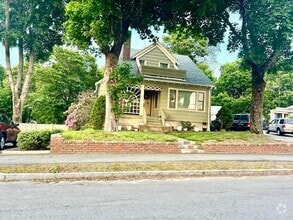 Building Photo - 142 Pleasant St