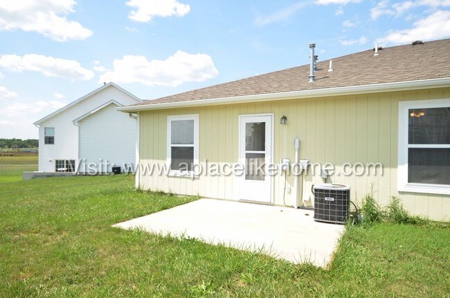 Building Photo - 2020 Rock Creek Court Tonganoxie KS 66086
