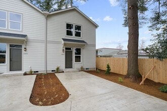 Building Photo - 15893 SE Washington Ct