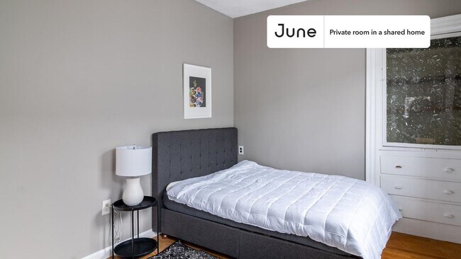 Foto del edificio - Room in Shared 5 bed/1 bath home